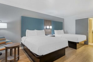 Standardzimmer, 2 Queen-Betten, Nichtraucher, Kühlschrank und Mikrowelle | Allergikerbettwaren, Zimmersafe, Schreibtisch
