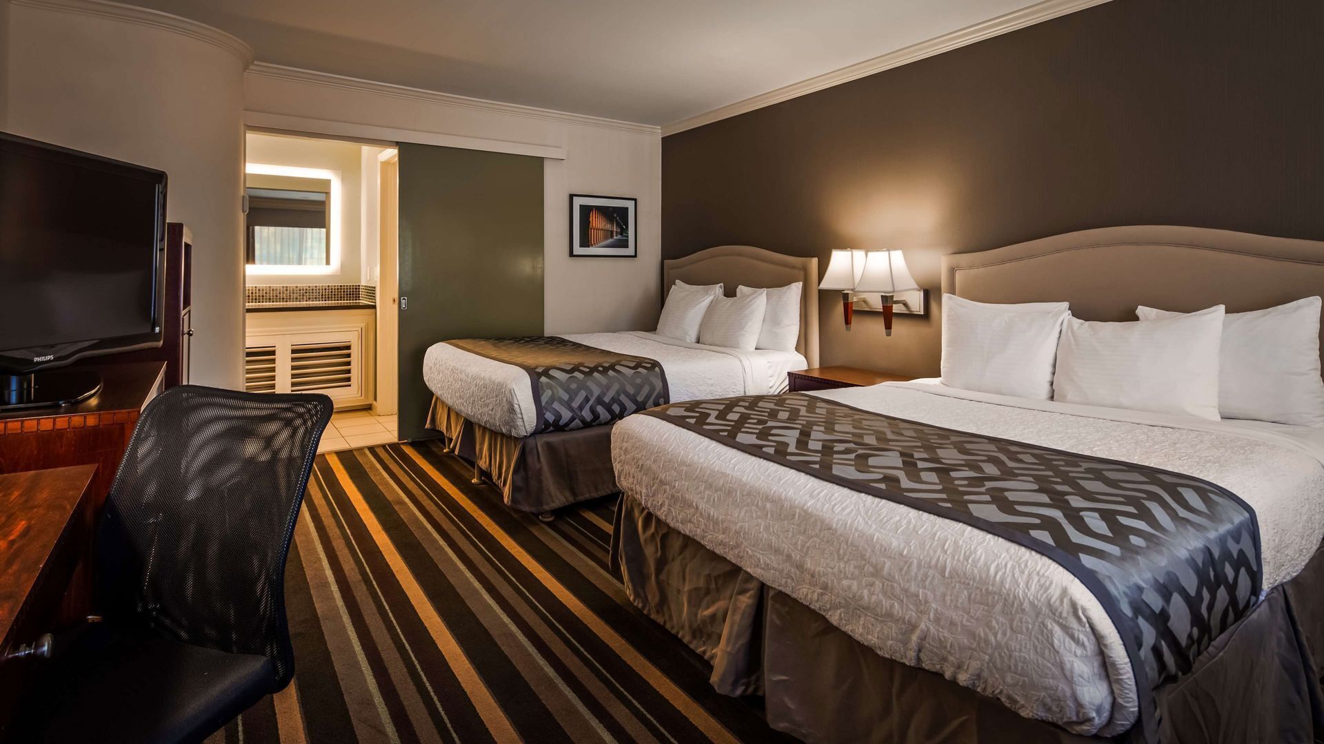 Hypo-allergenic bedding, in-room safe, desk, laptop workspace