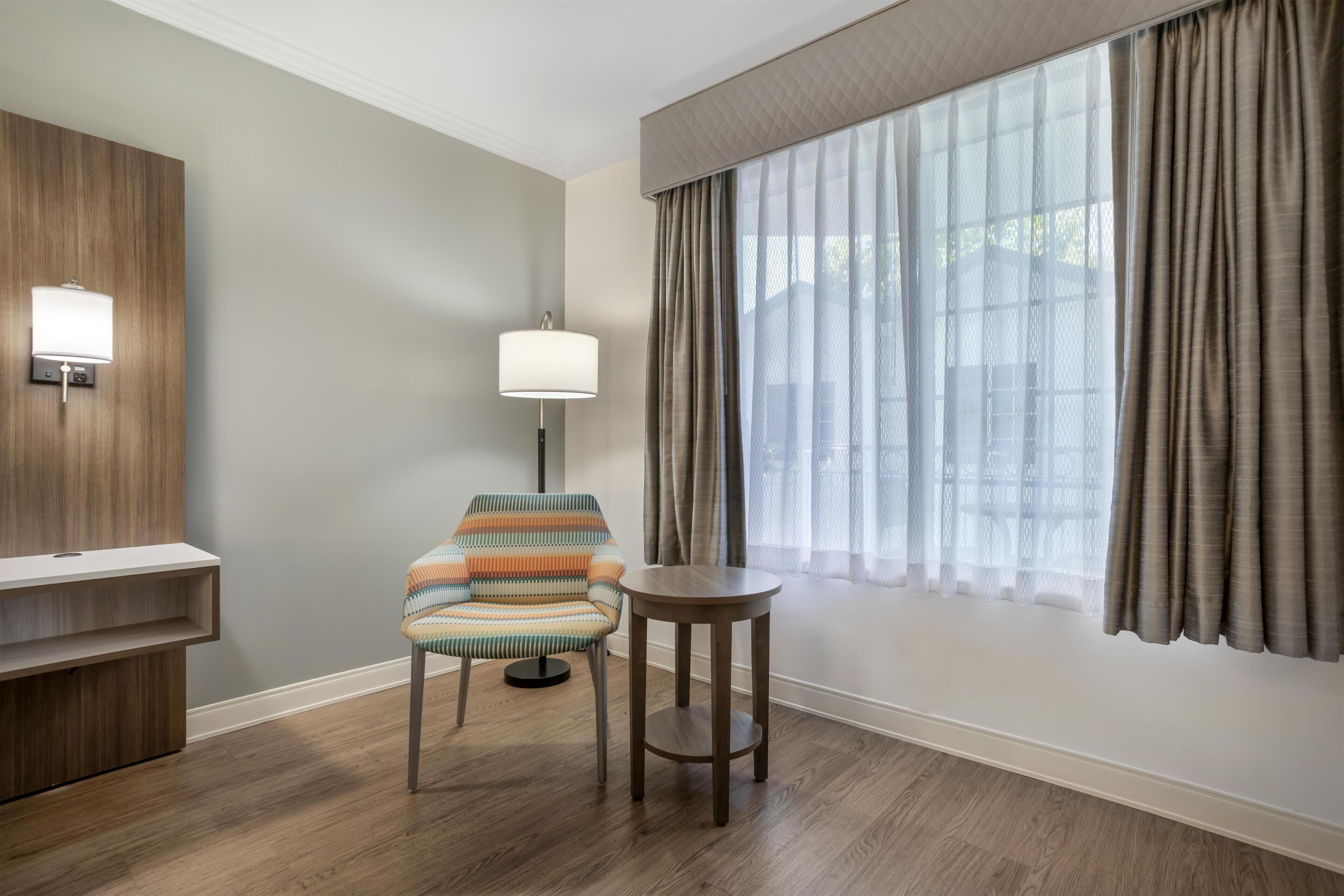 Standard Room, 1 King Bed, Non Smoking, Refrigerator & Microwave | Hypo-allergenic bedding, in-room safe, desk, laptop workspace