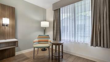Standard Room, 1 King Bed, Non Smoking, Refrigerator & Microwave | Hypo-allergenic bedding, in-room safe, desk, laptop workspace