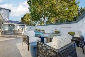 Outdoor pool - Best Western Plus Riviera (Menlo Park)