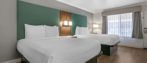 Habitación estándar, 2 camas de matrimonio, no fumadores, frigorífico y microondas | Ropa de cama hipoalergénica, caja fuerte, escritorio