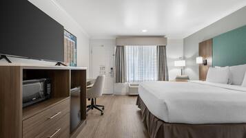 Standard Room, 1 King Bed, Accessible, Refrigerator & Microwave | Hypo-allergenic bedding, in-room safe, desk, laptop workspace