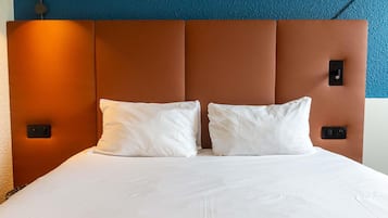 Habitación estándar doble, 1 cama doble | Ropa de cama de alta calidad y colchones con acolchado adicional
