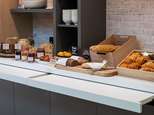 ibis Lyon Est Bron