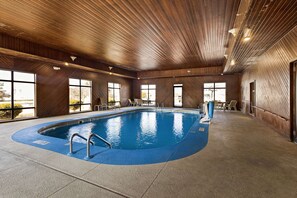 Indoor pool, sun loungers