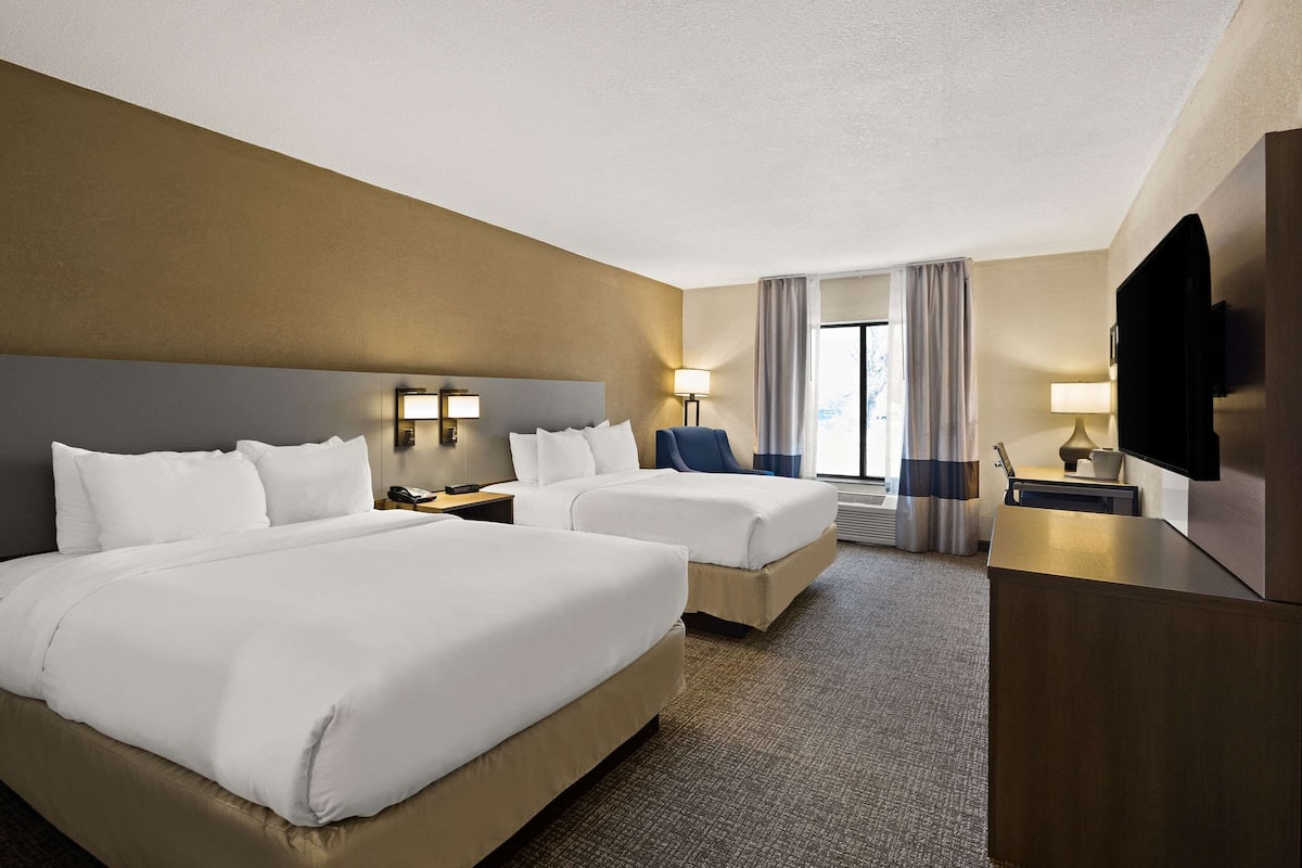 standard room, 2 queen beds, non smoking | premium bedding, pillow-top beds, individually decorated