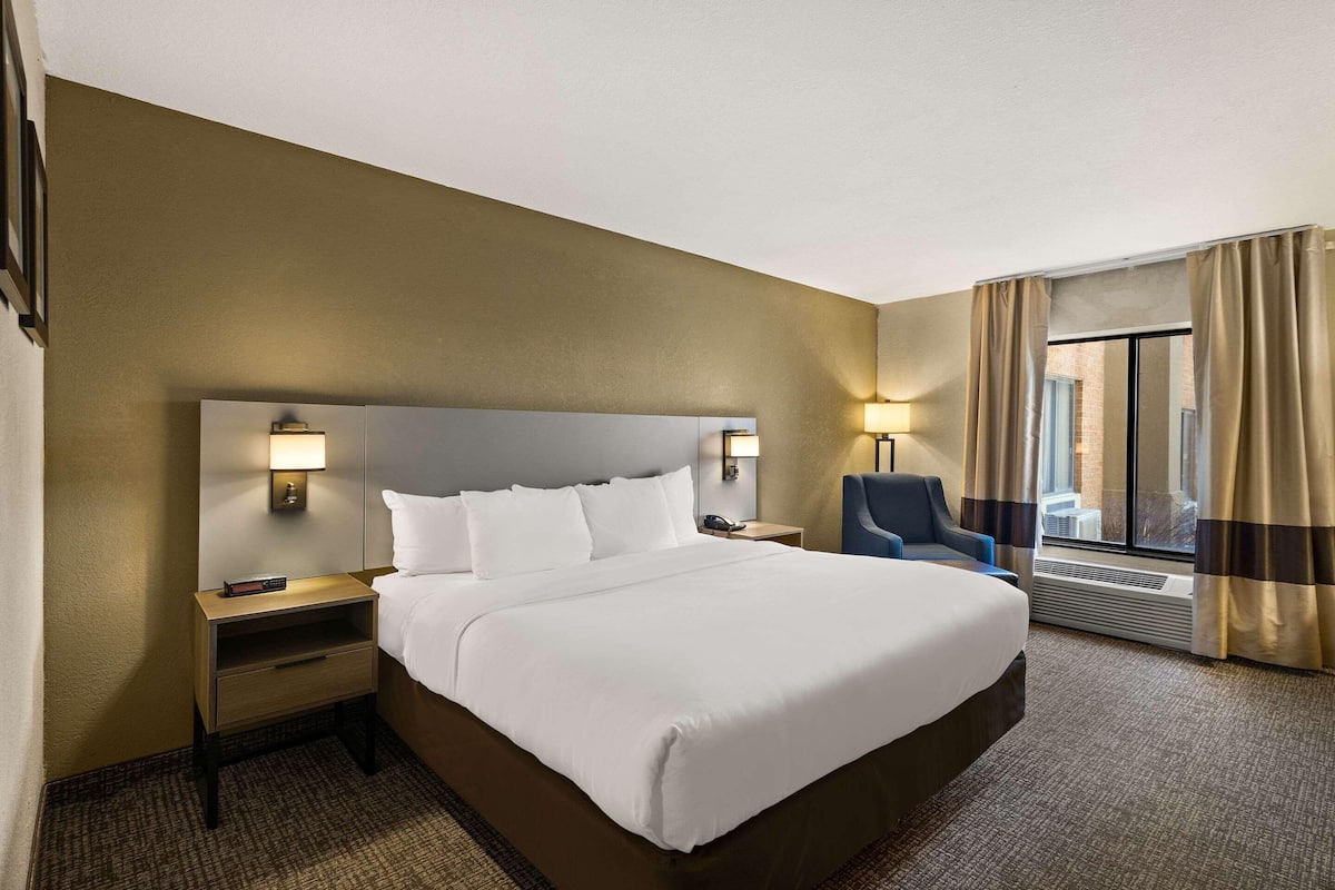 Premium bedding, pillowtop beds, desk, laptop workspace