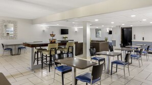 A spacious restaurant with multiple tables and chairs, a bar area, and a seating section. - Best Western Plus Jonesboro Inn and Suites (Jonesboro)