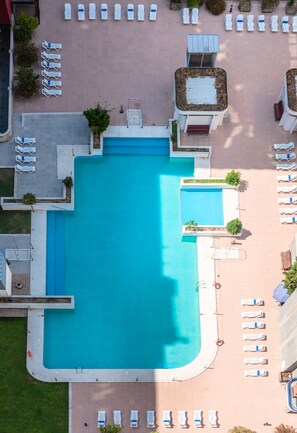 Seasonal outdoor pool