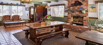 Svendsgaard's Danish Lodge Americas Best Value Inn