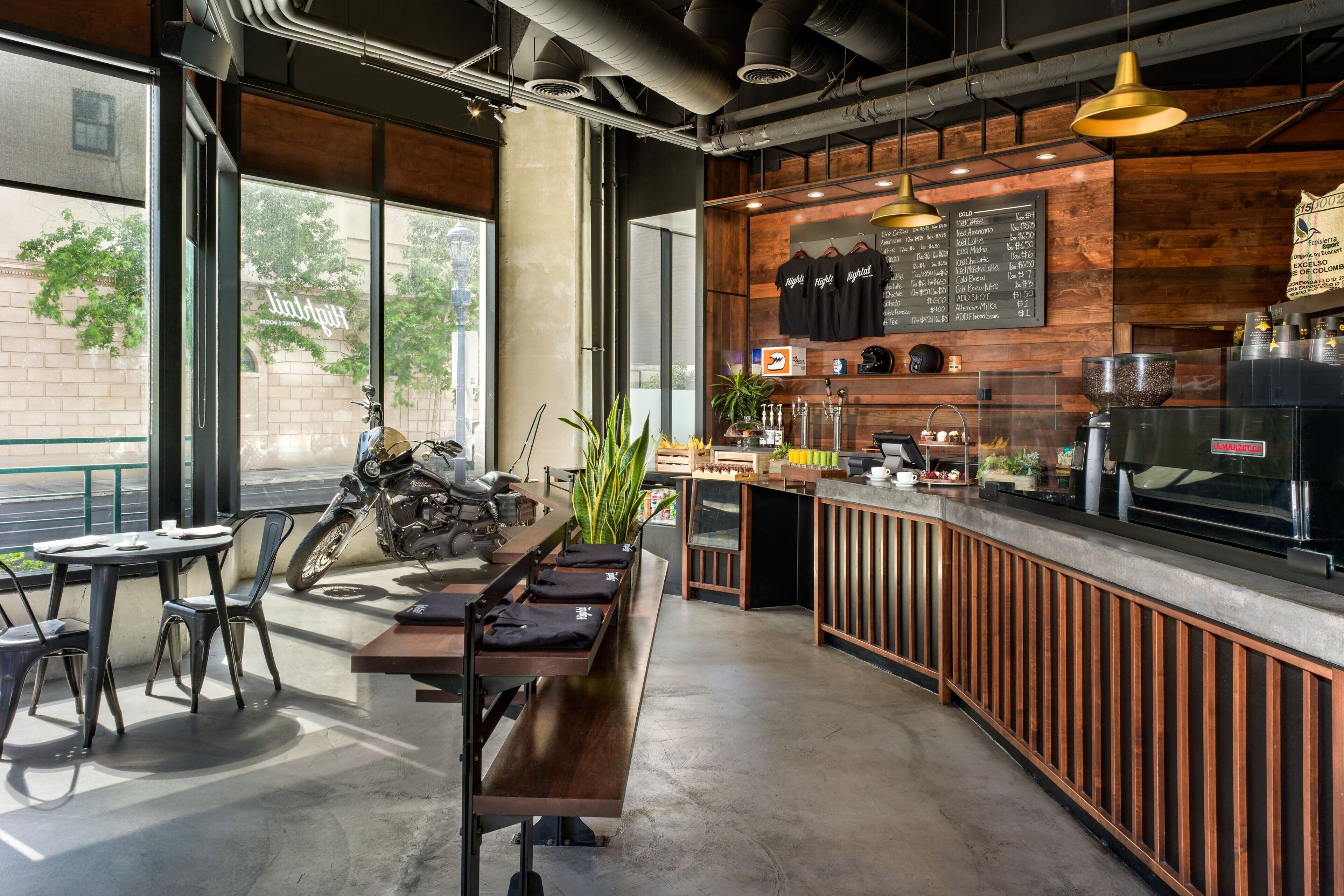 Breakfast, lunch, dinner served; American cuisine, alfresco dining 