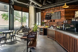 Breakfast, lunch, dinner served; American cuisine, alfresco dining