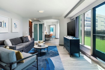 Hospitality Suite, 1 King Bed, Bay View | Living room | 55-inch TV with cable channels, pay movies at The Westin San Diego Bayview