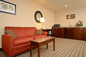 Deluxe-Zimmer, Mehrere Betten (Two Queen Beds with a Sofa Bed)