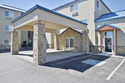 Yellowstone Westgate Hotel