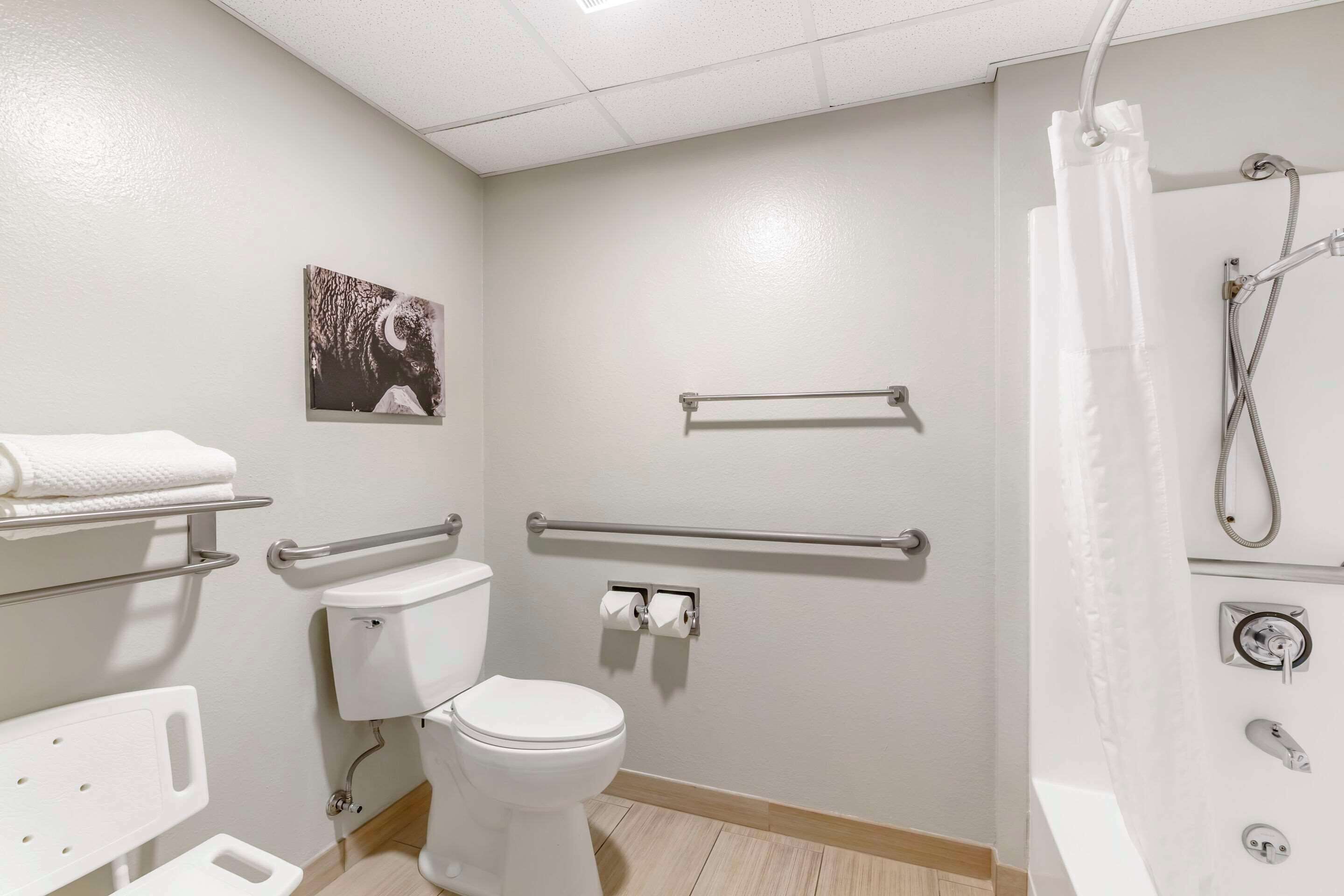 room, 1 king bed, accessible, non smoking | pillow-top beds, in-room safe, desk, blackout curtains