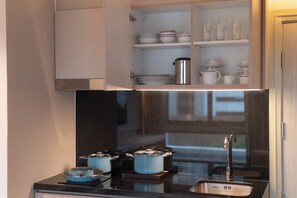 Suite, 1 Bedroom | Private kitchen