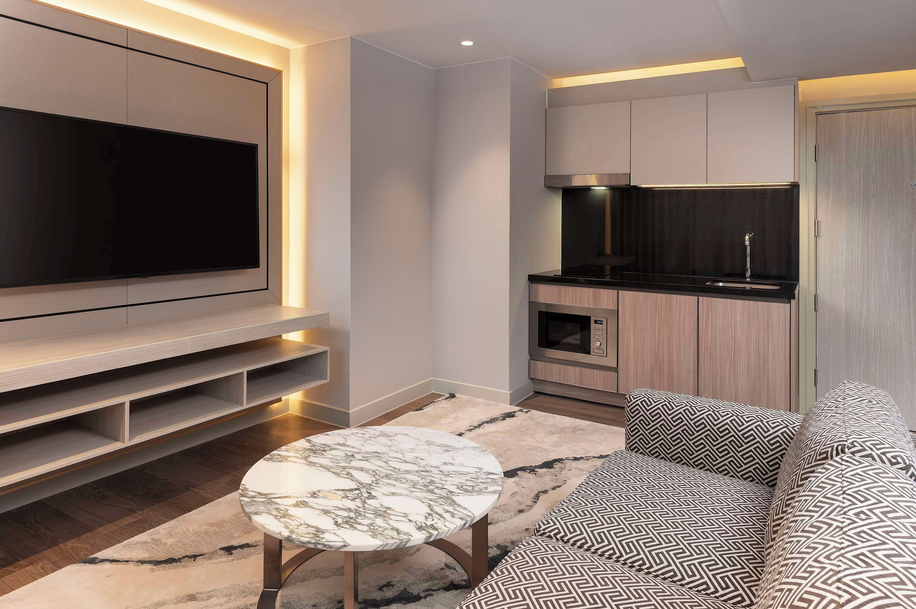 suite, 1 bedroom | in-room safe, blackout curtains, iron/ironing board