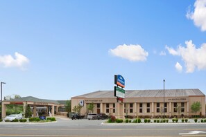 Exterior - Oh St Joseph Resort Hotel (Pleasantville)