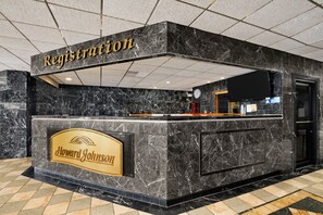 เคาน์เตอร์เช็คอิน/เช็กเอาต์