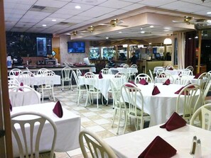 Breakfast, lunch, dinner served; Italian cuisine