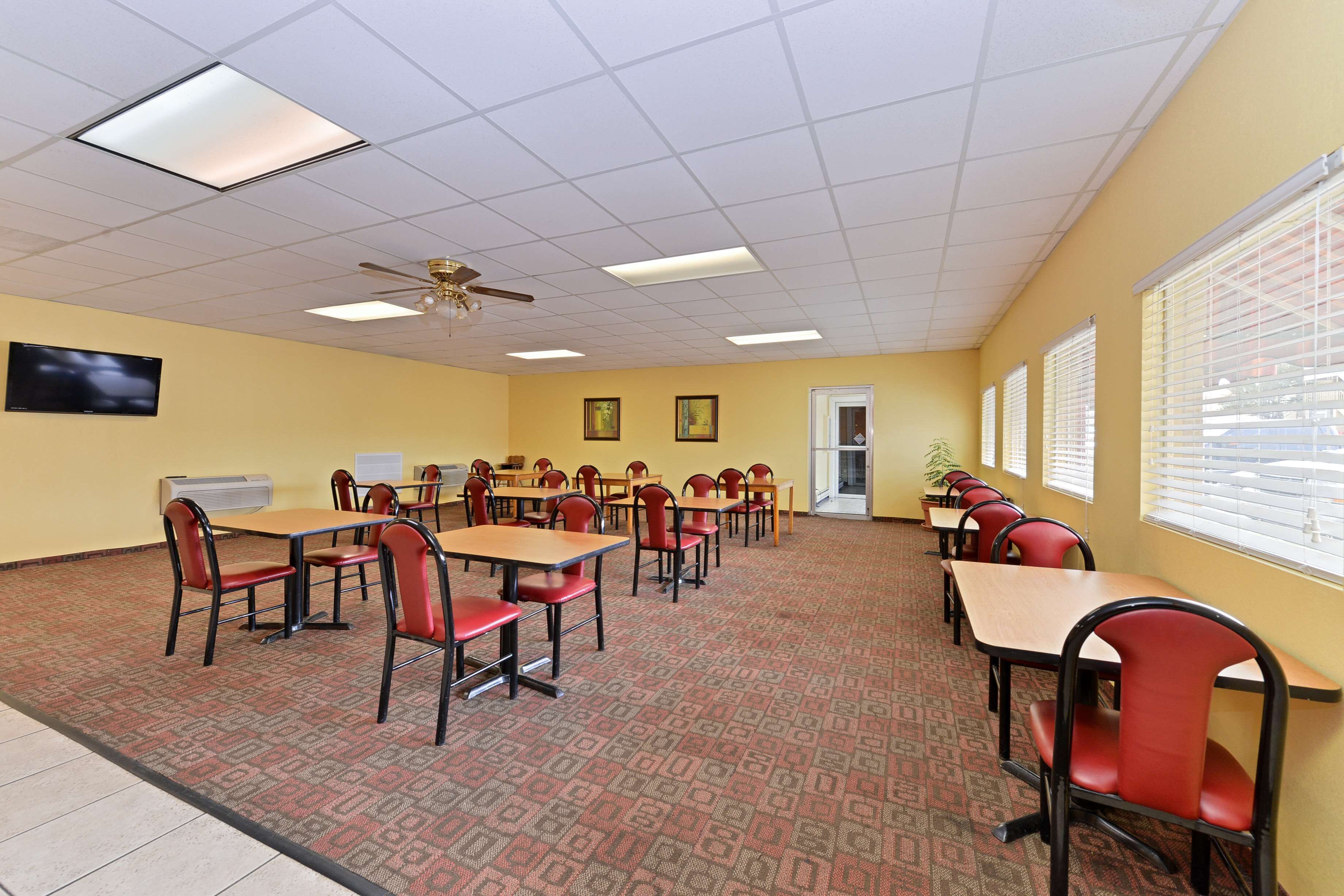 Photo - Americas Best Value Inn Tulsa I-44