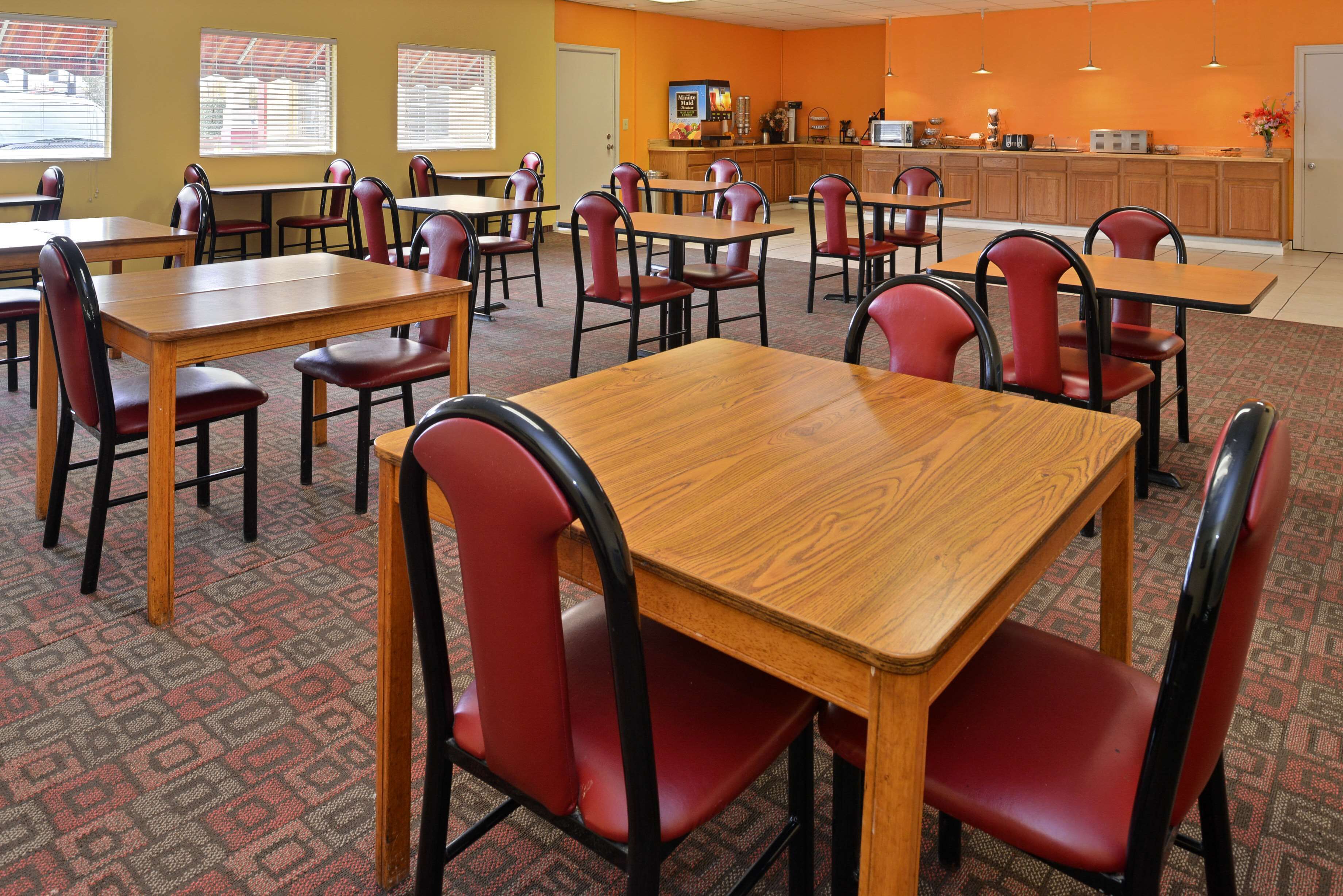 Photo - Americas Best Value Inn Tulsa I-44