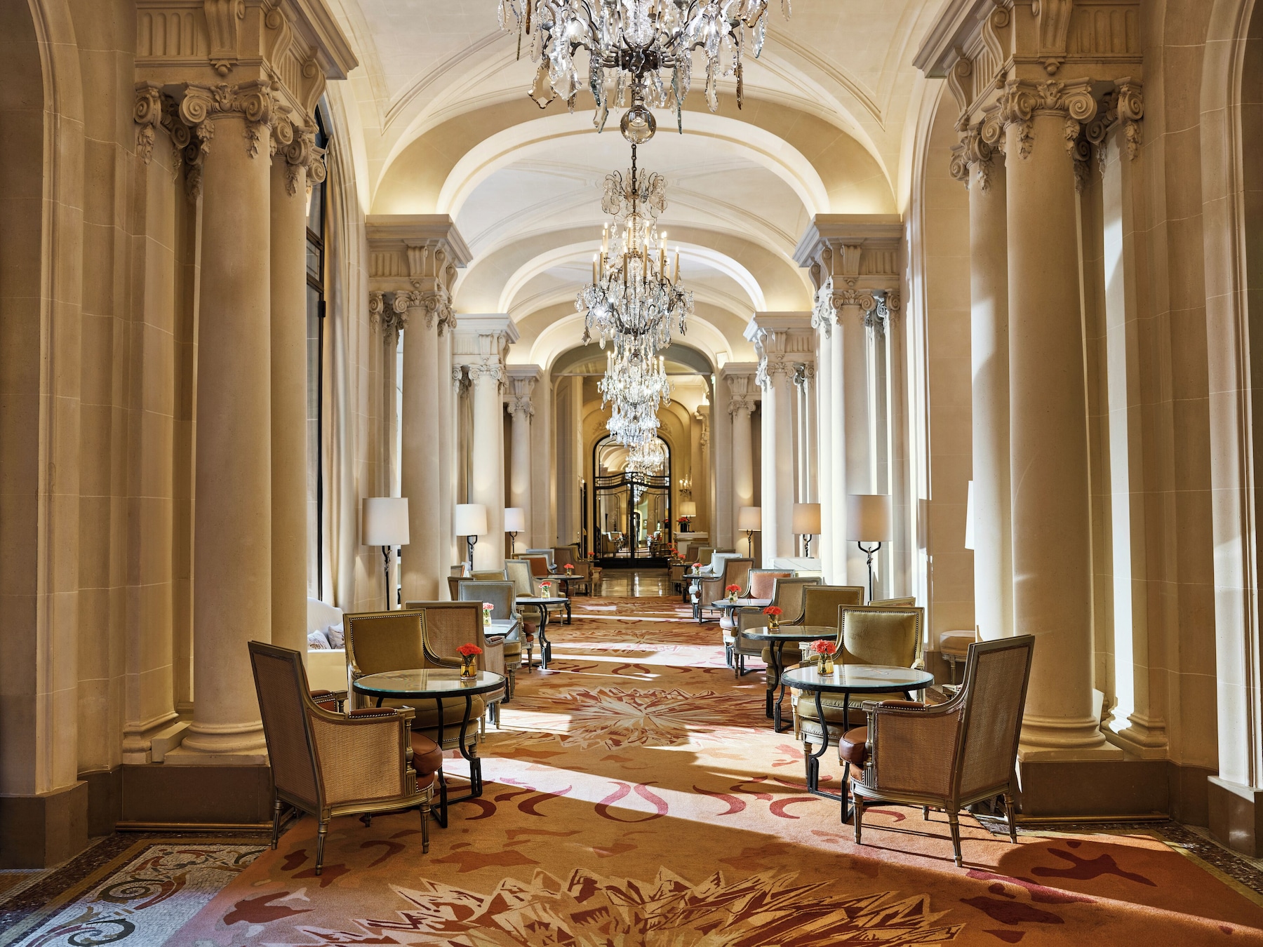 5 restaurants; lunch and dinner served