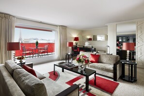 Apartment | Premium bedding, pillowtop beds, minibar, in-room safe - Hôtel Plaza Athénée - Dorchester Collection (Paris)