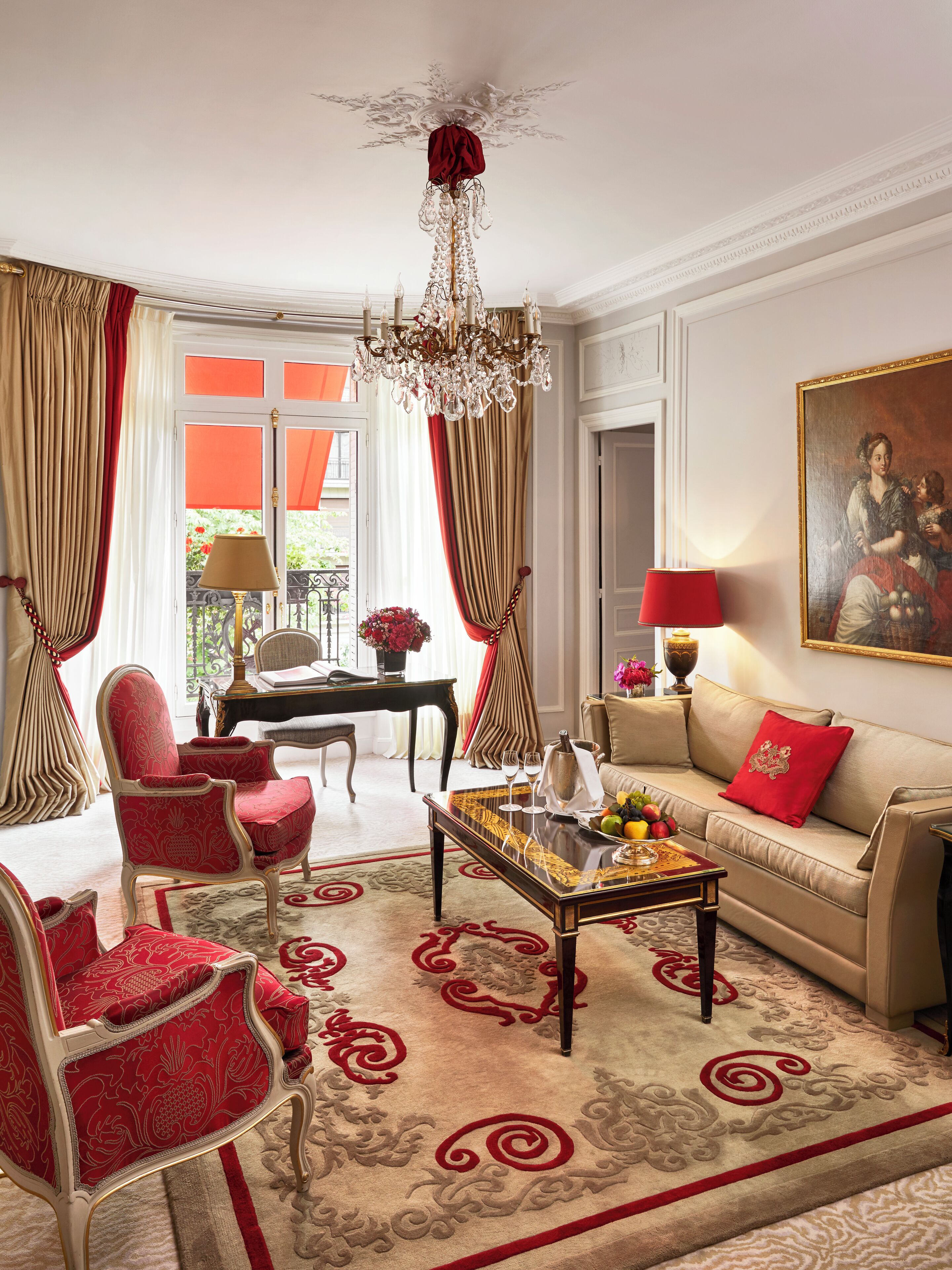Suite Deluxe - Vue Montaigne | Premium bedding, pillowtop beds, minibar, in-room safe