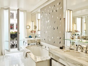 Suite (Eiffel) | Badezimmer