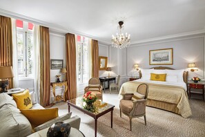 Suíte júnior | Roupas de cama premium, camas Select Comfort, frigobar