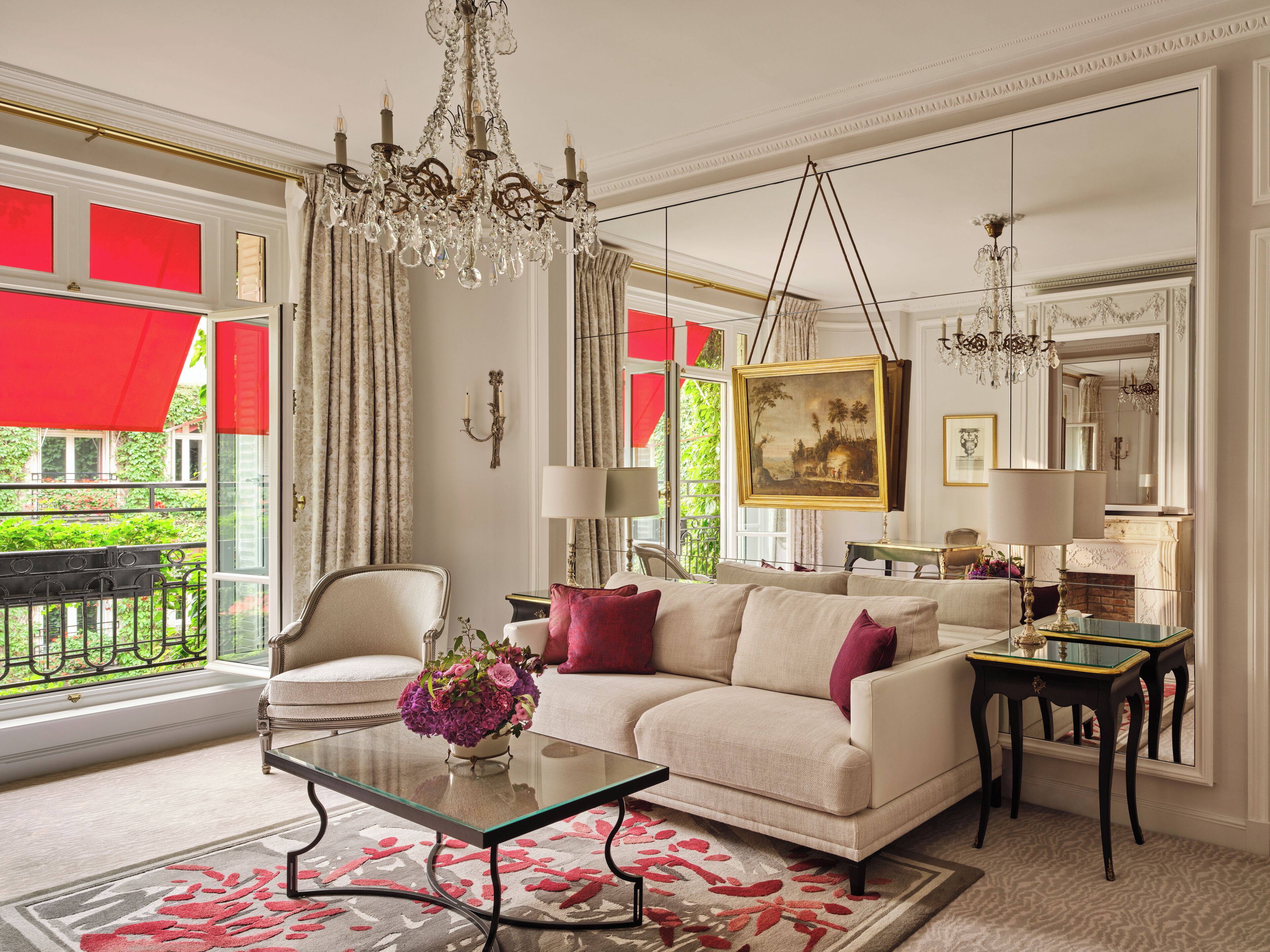 Deluxe suite | Luxe beddengoed, pillowtop-bedden, een minibar, een kluis op de kamer