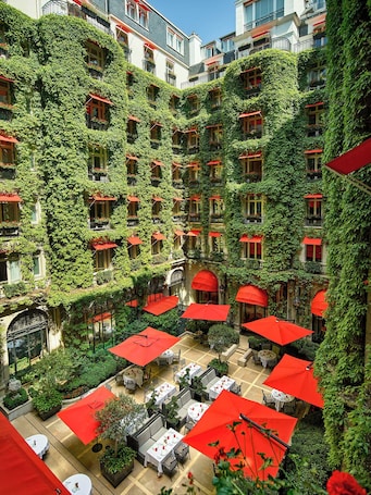 Junior Suite | View from room. Hôtel Plaza Athénée - Dorchester Collection