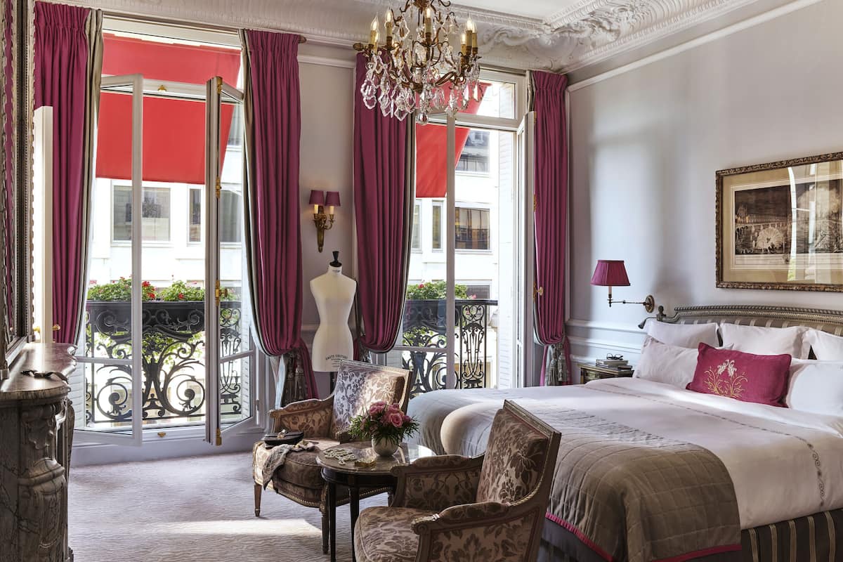 Suite (Haute Couture Eiffel Suite)