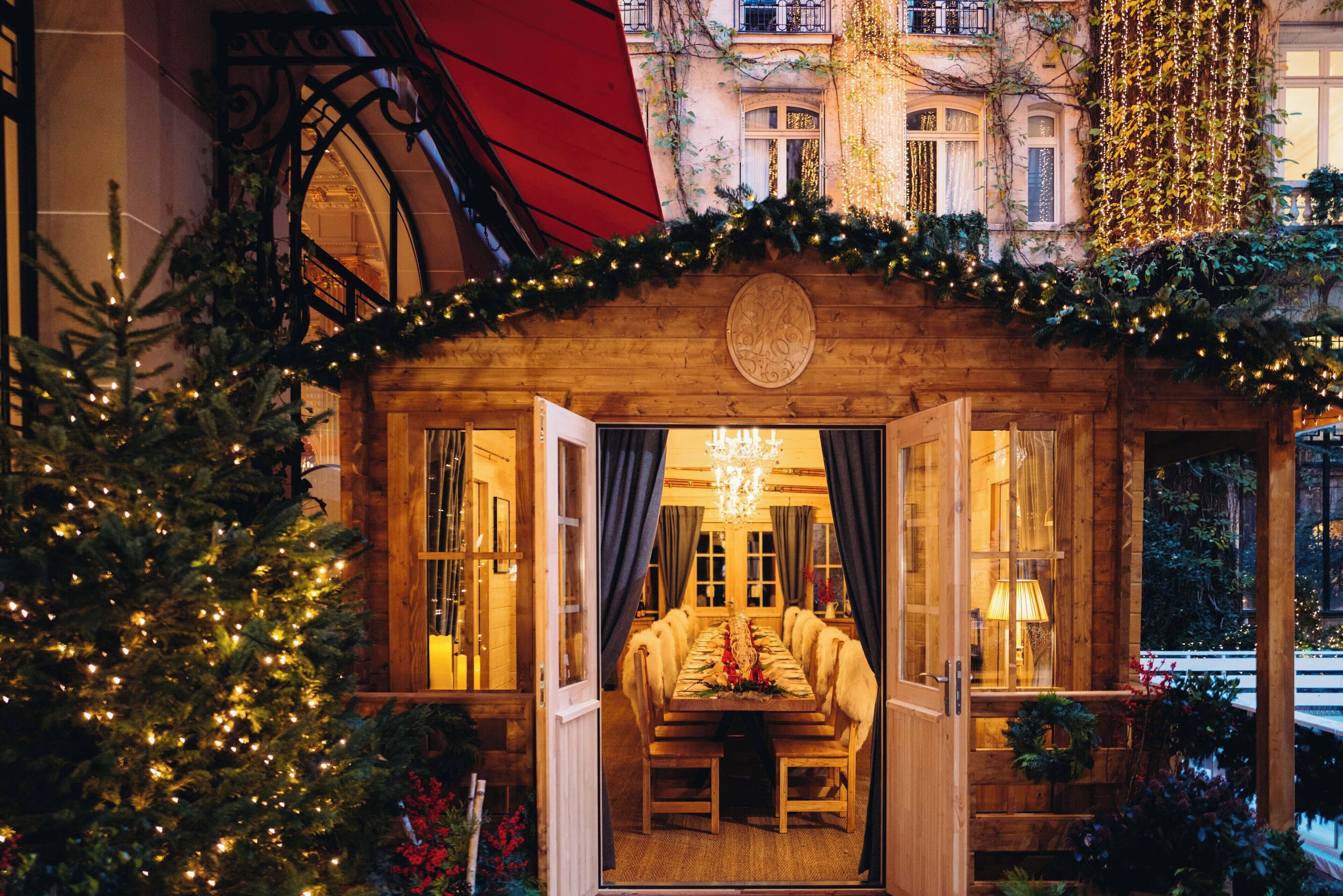 5 restaurants, breakfast, lunch, dinner served; French cuisine 