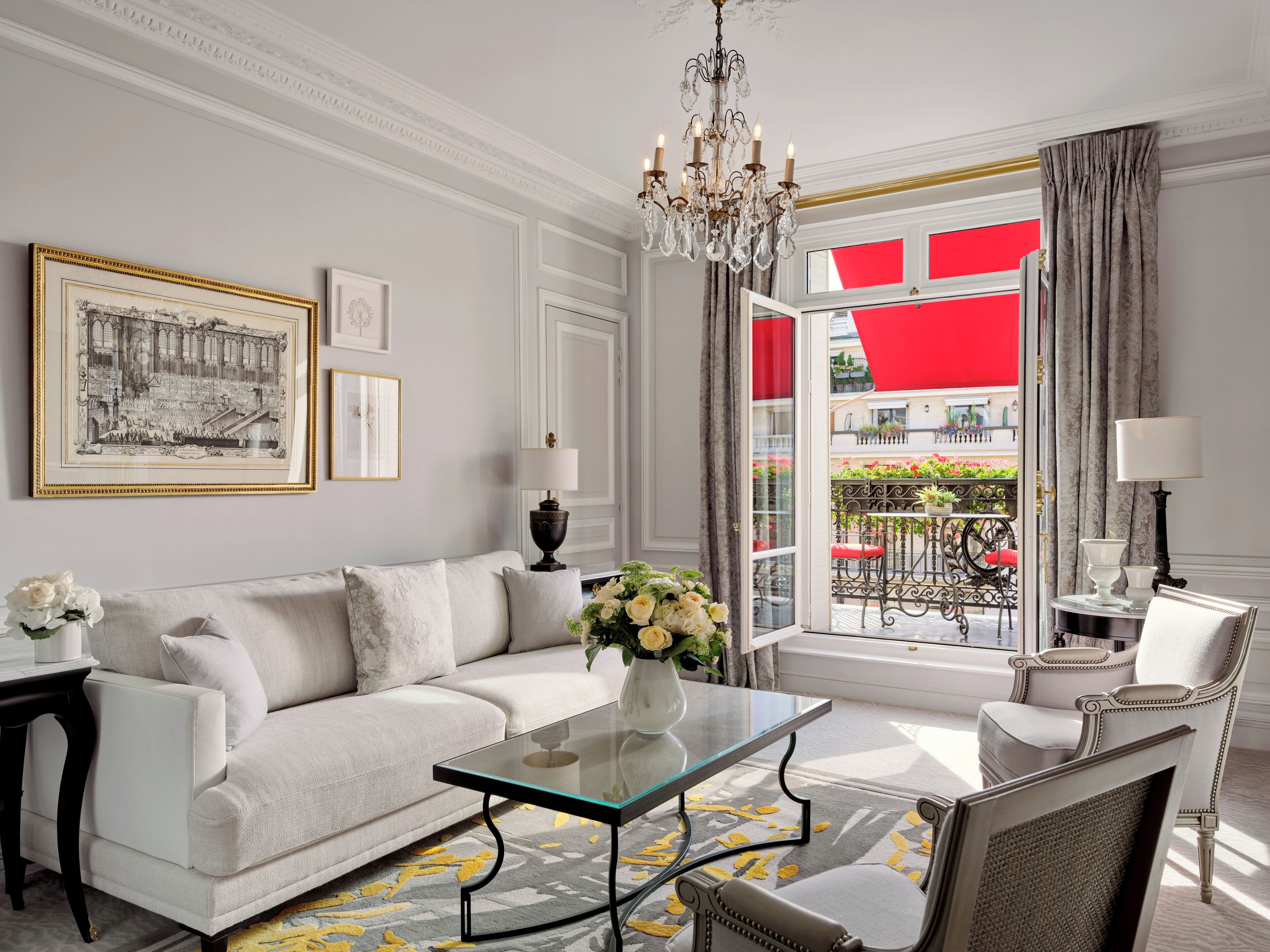 Suite Deluxe, Vue Avenue Montaigne avec Balcon | Premium bedding, pillowtop beds, minibar, in-room safe