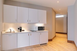 Junior Studio Suite, 1 King Bed | Private kitchen | Espresso maker, coffee/tea maker