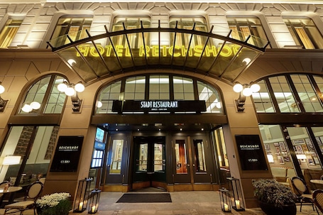 Außenbereich. Reichshof Hotel Hamburg