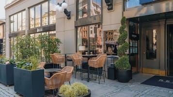 供應早餐、午餐和晚餐,國際料理