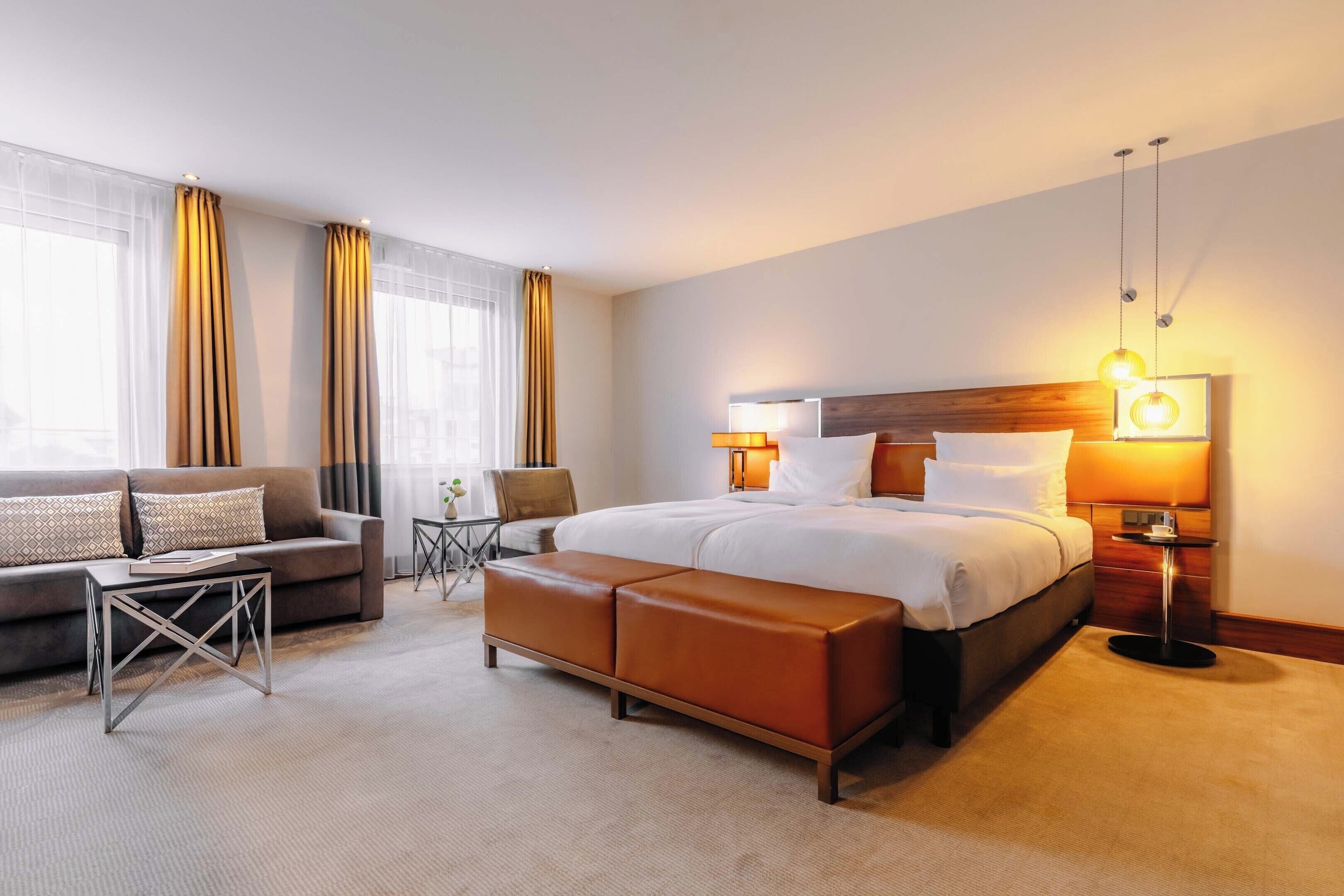 Phòng đôi dành cho gia đình, 1 giường cỡ king | Bộ đồ giường kháng dị ứng, nệm Tempur-Pedic, két bảo mật tại phòng 