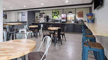 Free daily continental breakfast