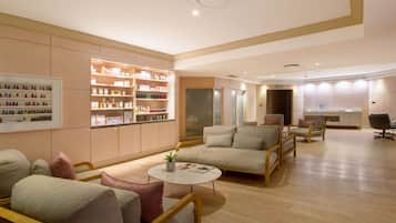 Sauna, tina de hidromasaje, baño de vapor y tratamientos corporales