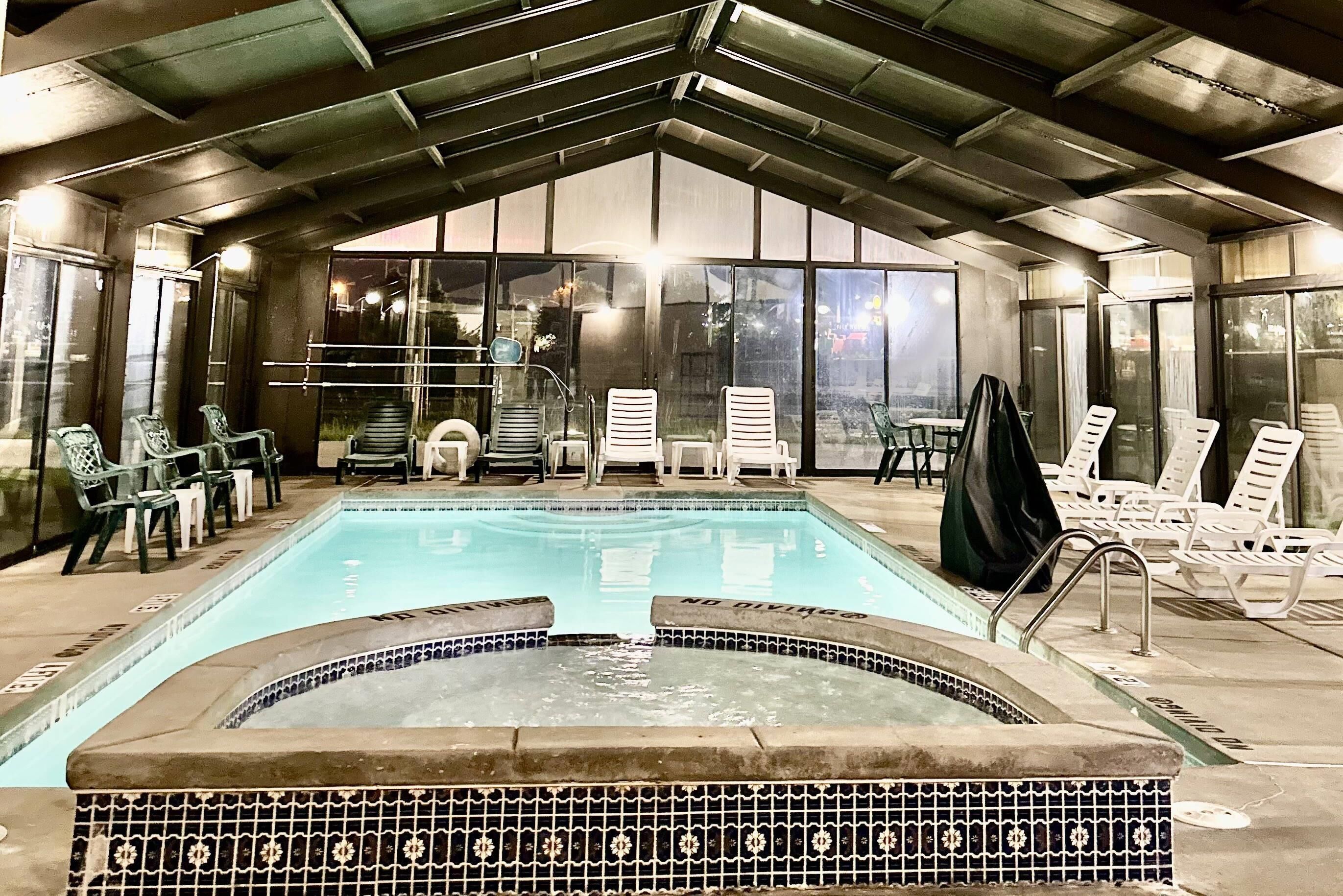 Una piscina al aire libre de temporada