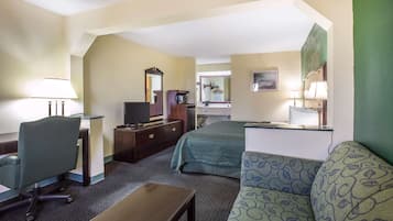 Escritorio, tabla de planchar con plancha, wifi gratis y ropa de cama