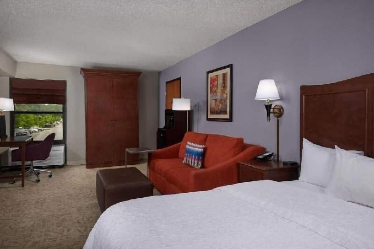 Hypo-allergenic bedding, iron/ironing board, free WiFi, bed sheets