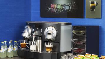 Daily full breakfast (CAD 19.83 per person)