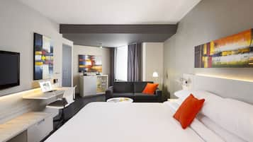 Executive Room, 1 King Bed | Egyptian cotton sheets, premium bedding, pillow-top beds, in-room safe