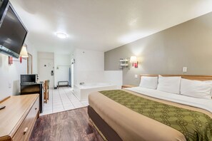 Meja, langsir/tirai gelap terus, seterika/papan seterika 